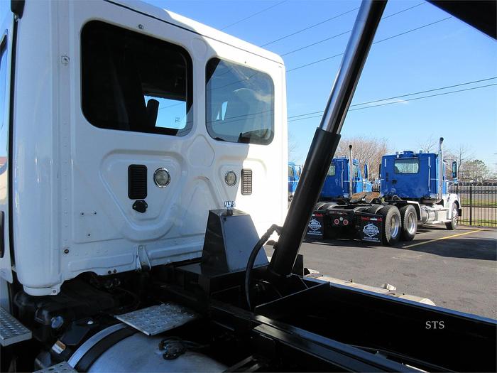 Used 2016 FREIGHTLINER CASCADIA 113