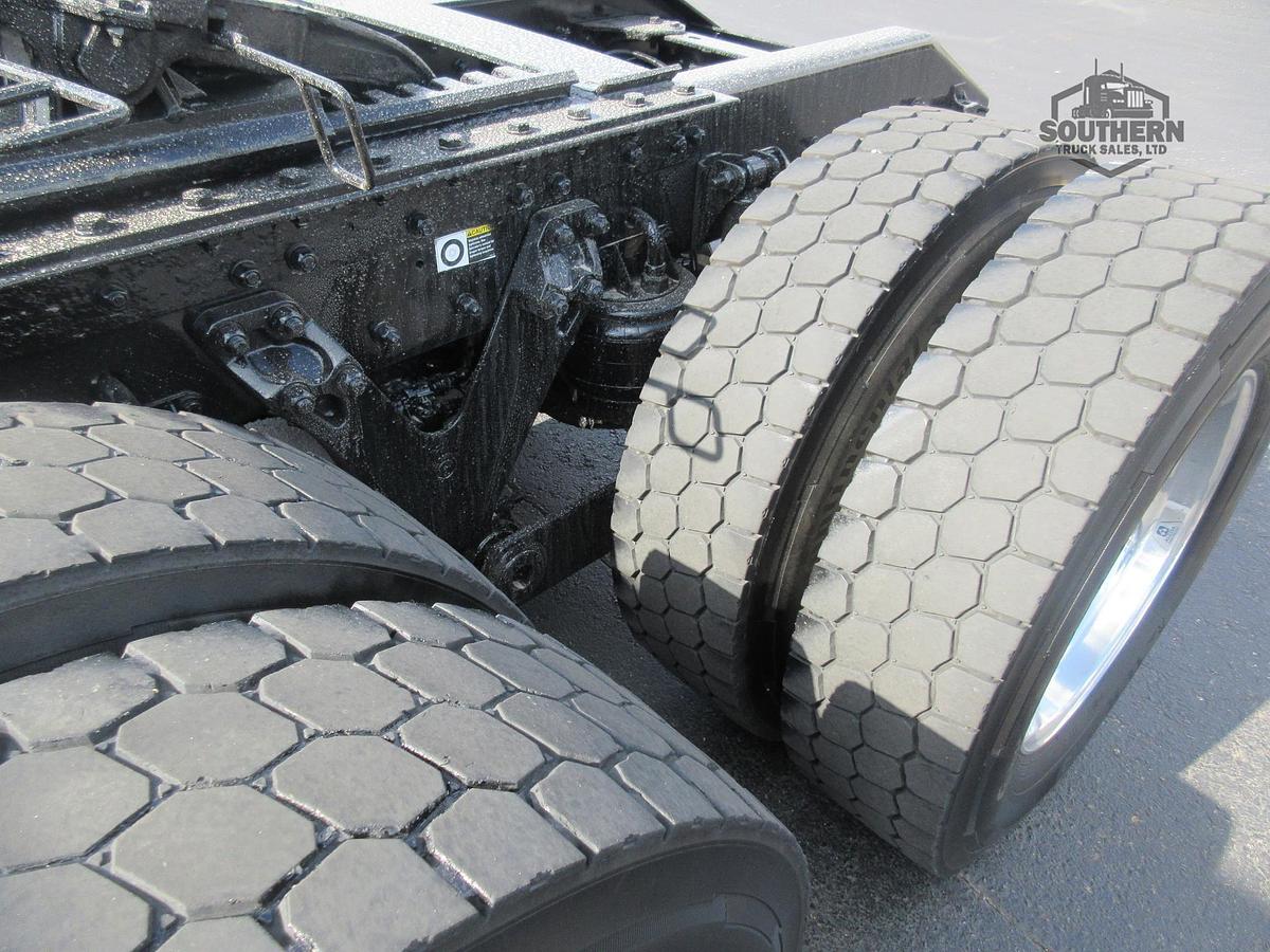 Used 2023 KENWORTH T880