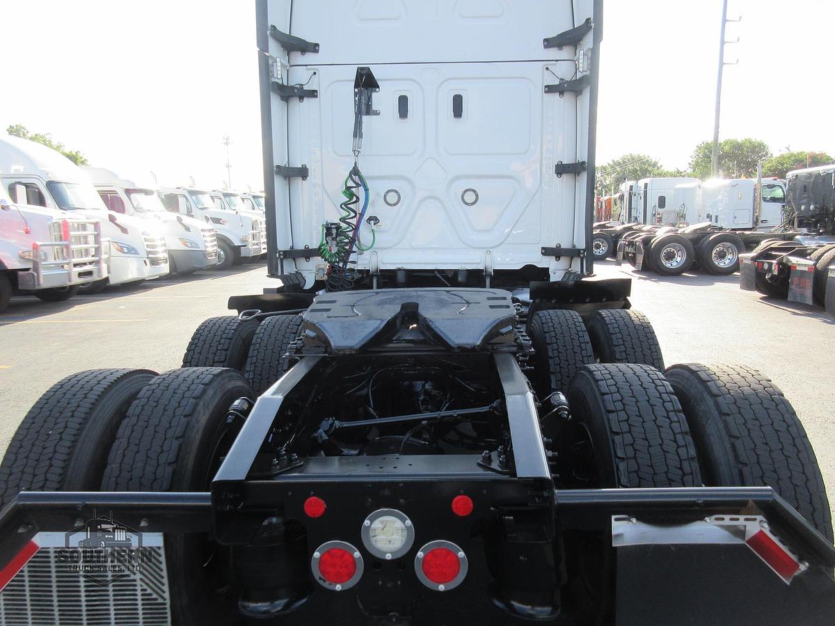 Used 2022 FREIGHTLINER CASCADIA 116