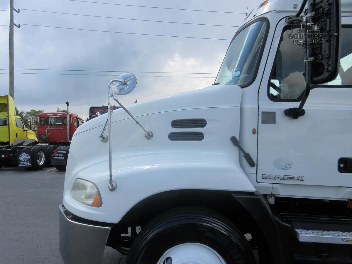 Used 2014 MACK PINNACLE CXU613