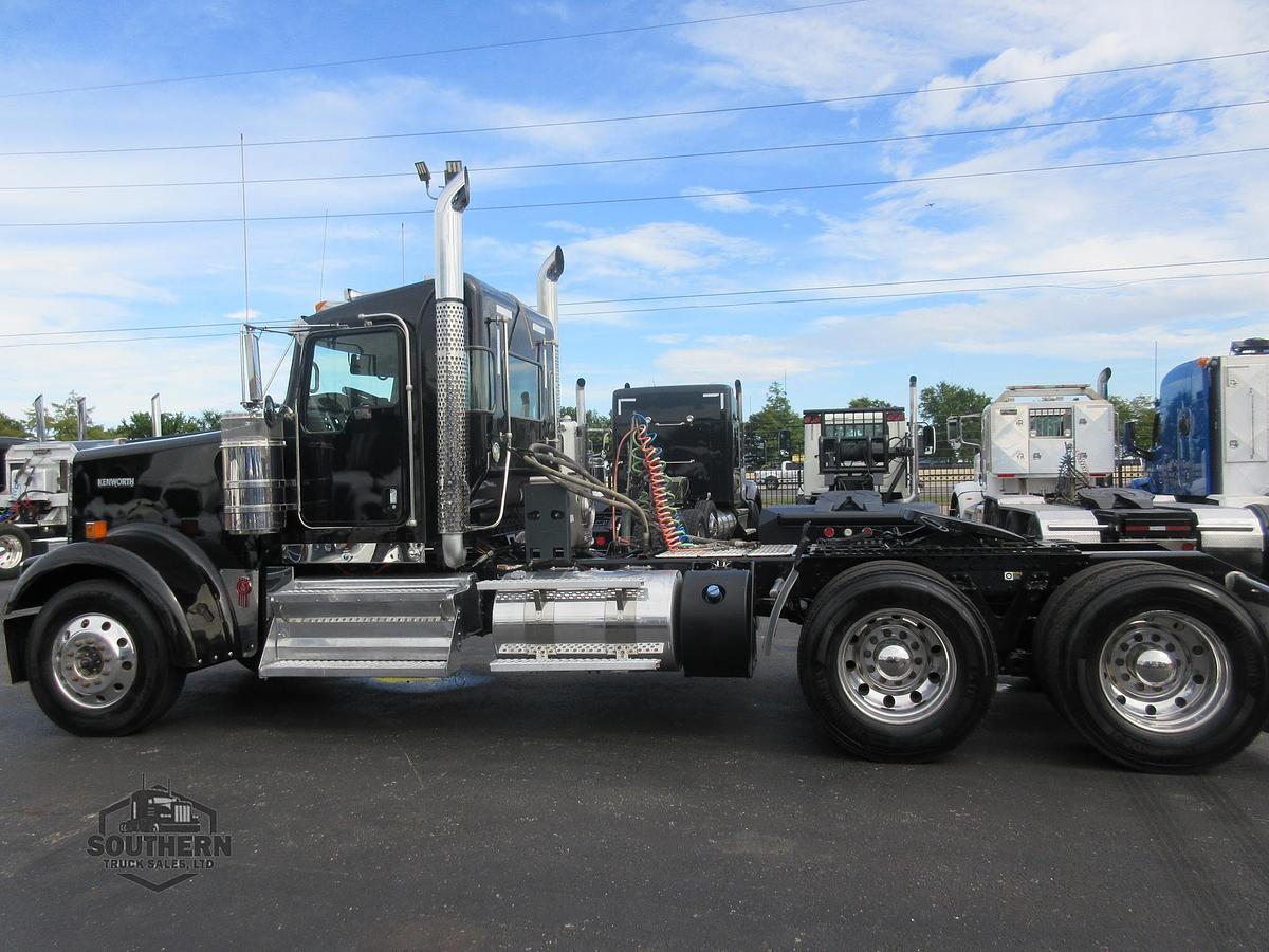 Used 2023 KENWORTH W900