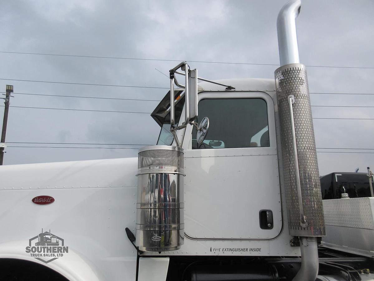 Used 2011 PETERBILT 388