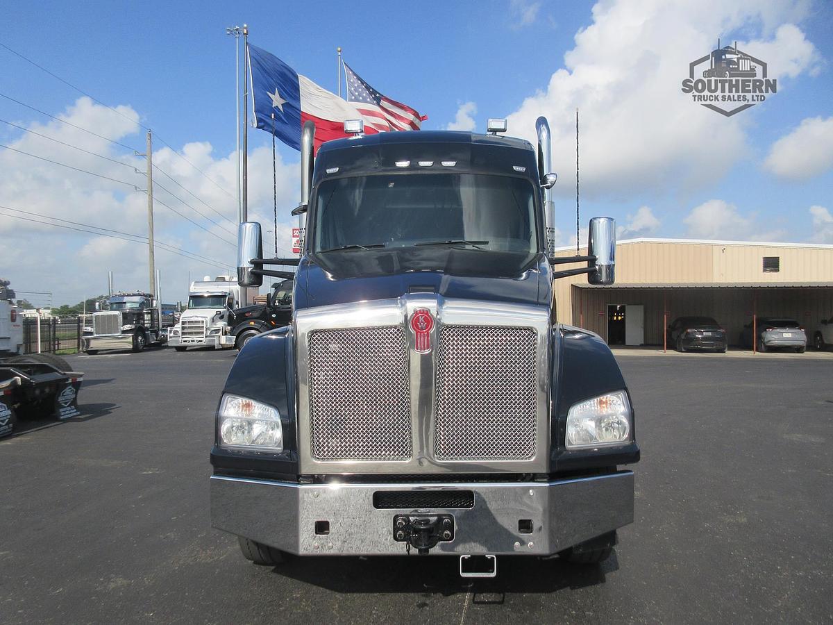 Used 2023 KENWORTH T880
