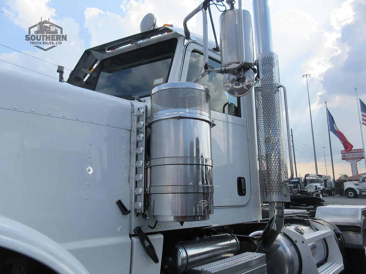 Used 2020 PETERBILT 389