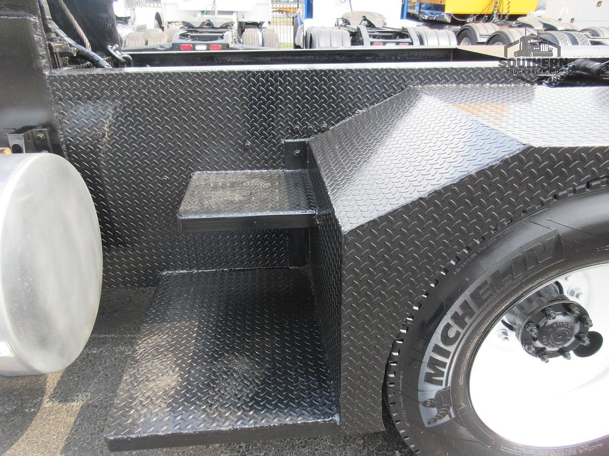 Used 2014 MACK PINNACLE CXU613