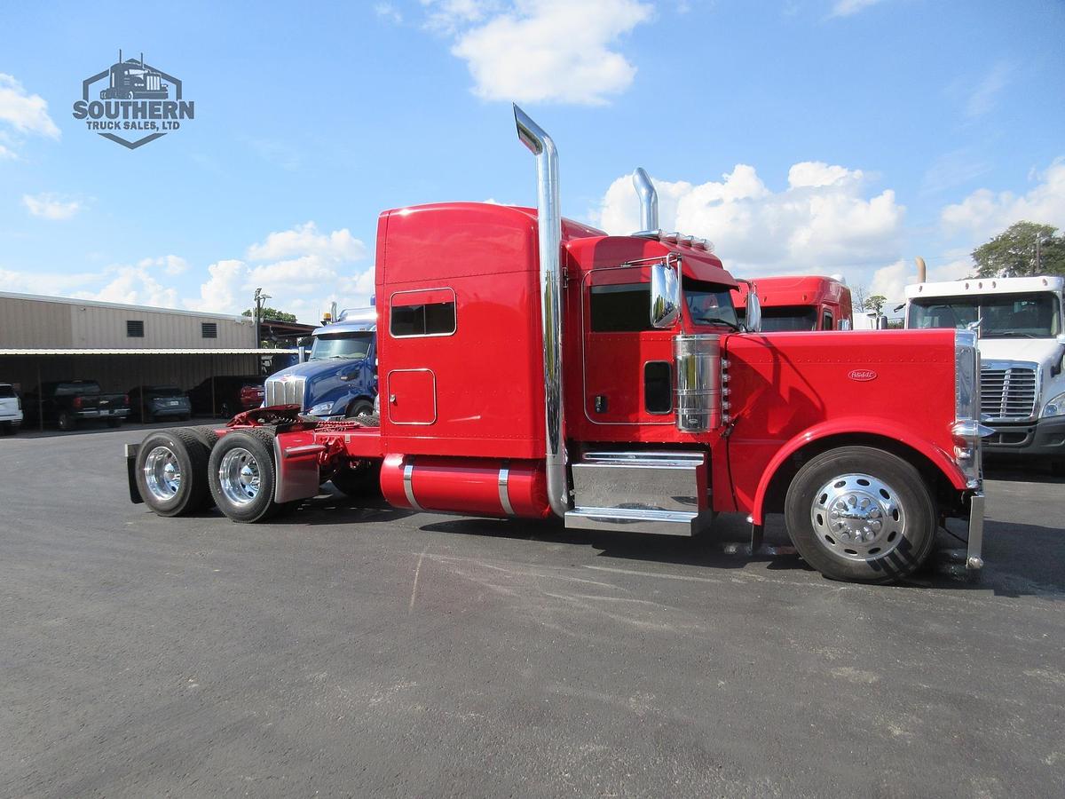 Used 2022 PETERBILT 389
