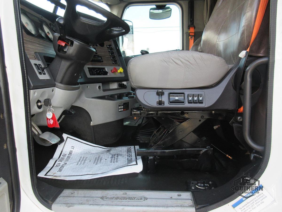 Used 2019 FREIGHTLINER 122SD