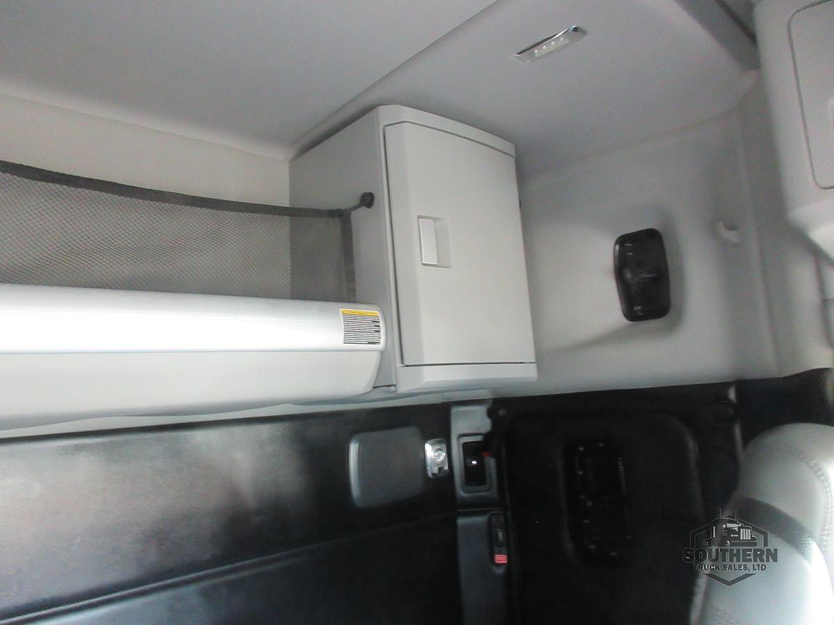 Used 2023 KENWORTH T880