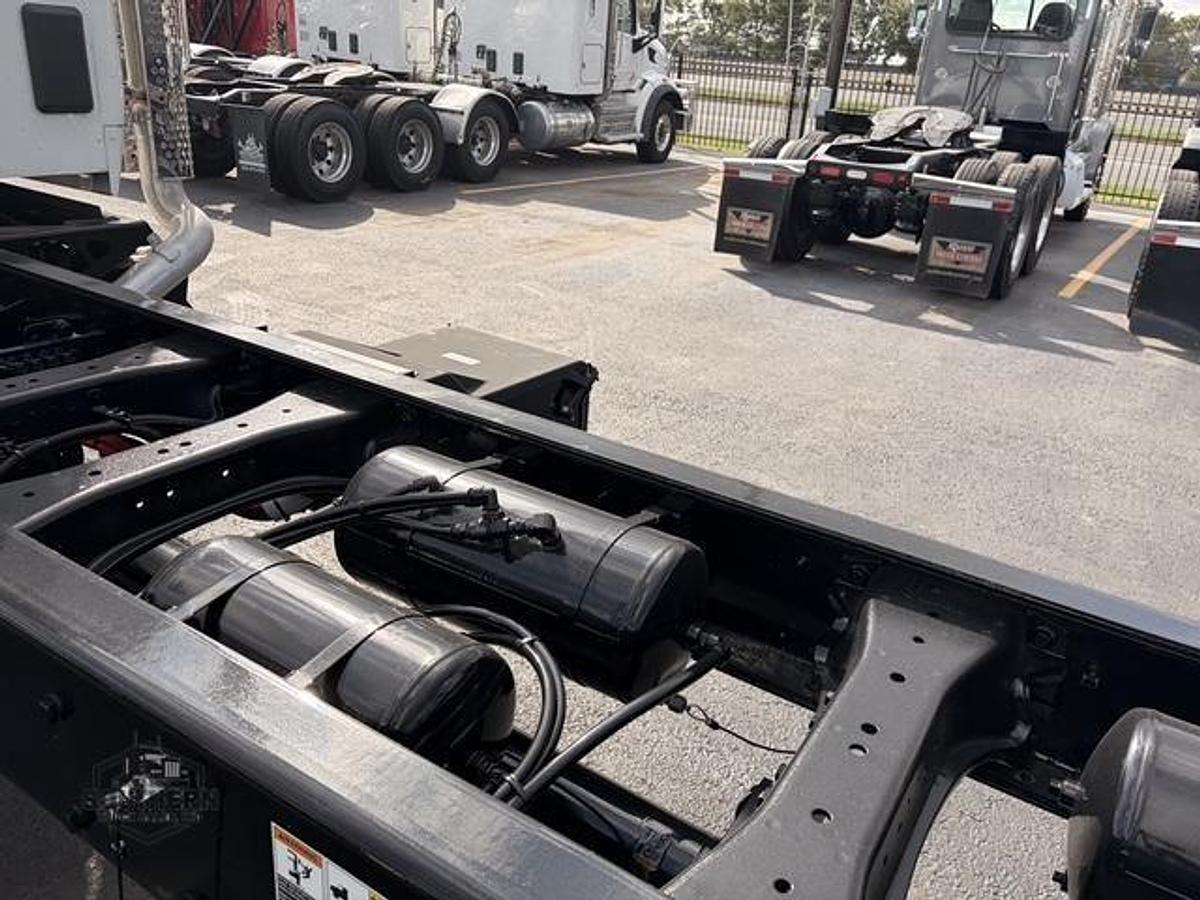 Used 2025 KENWORTH T880