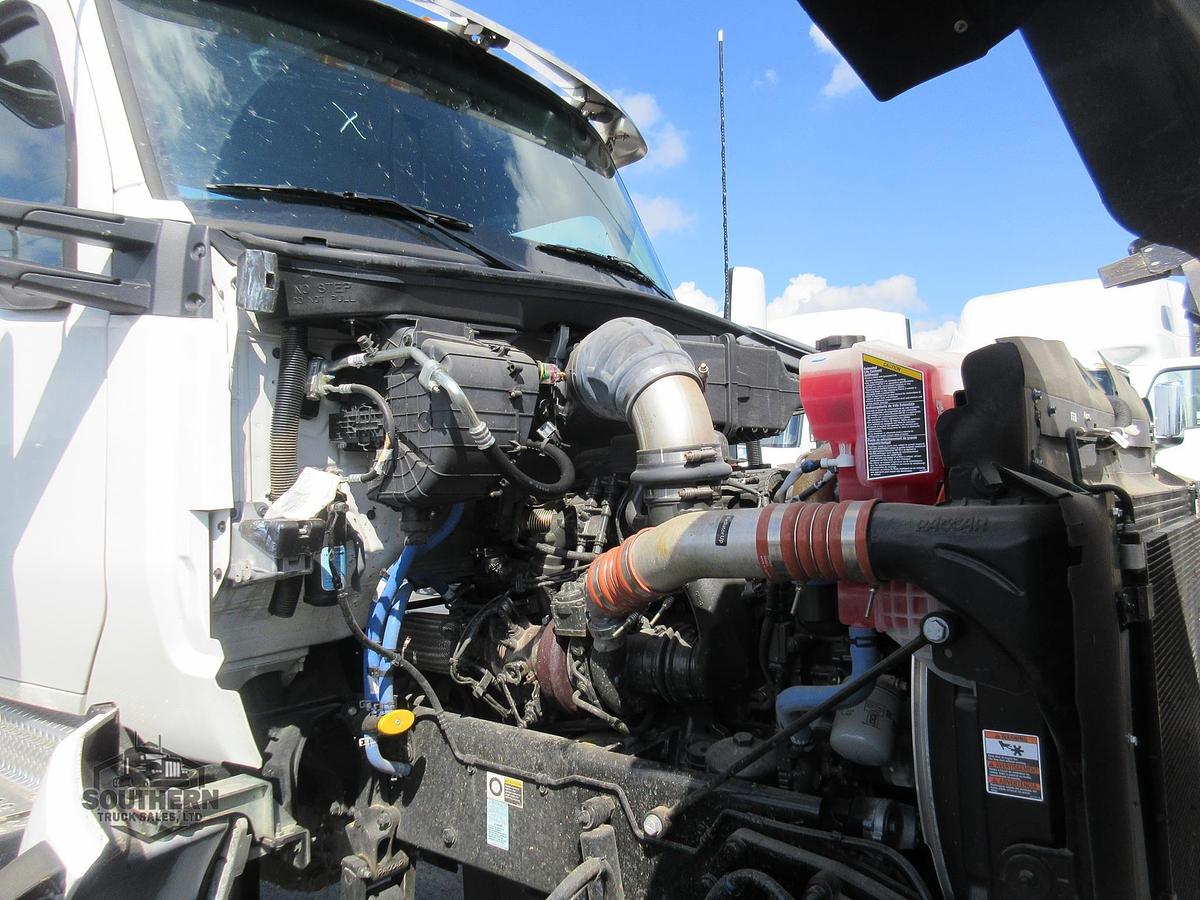 2025 KENWORTH T880