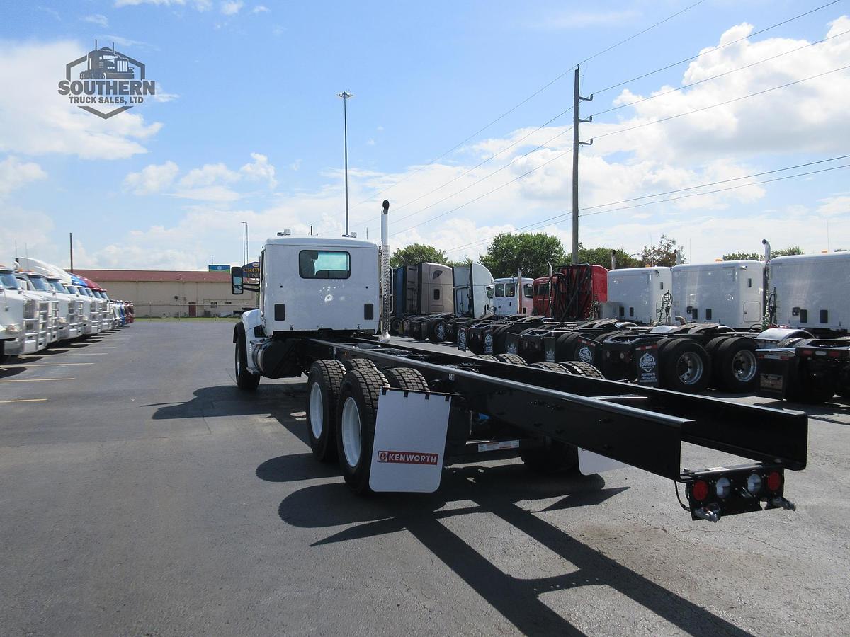 Used 2025 KENWORTH T880
