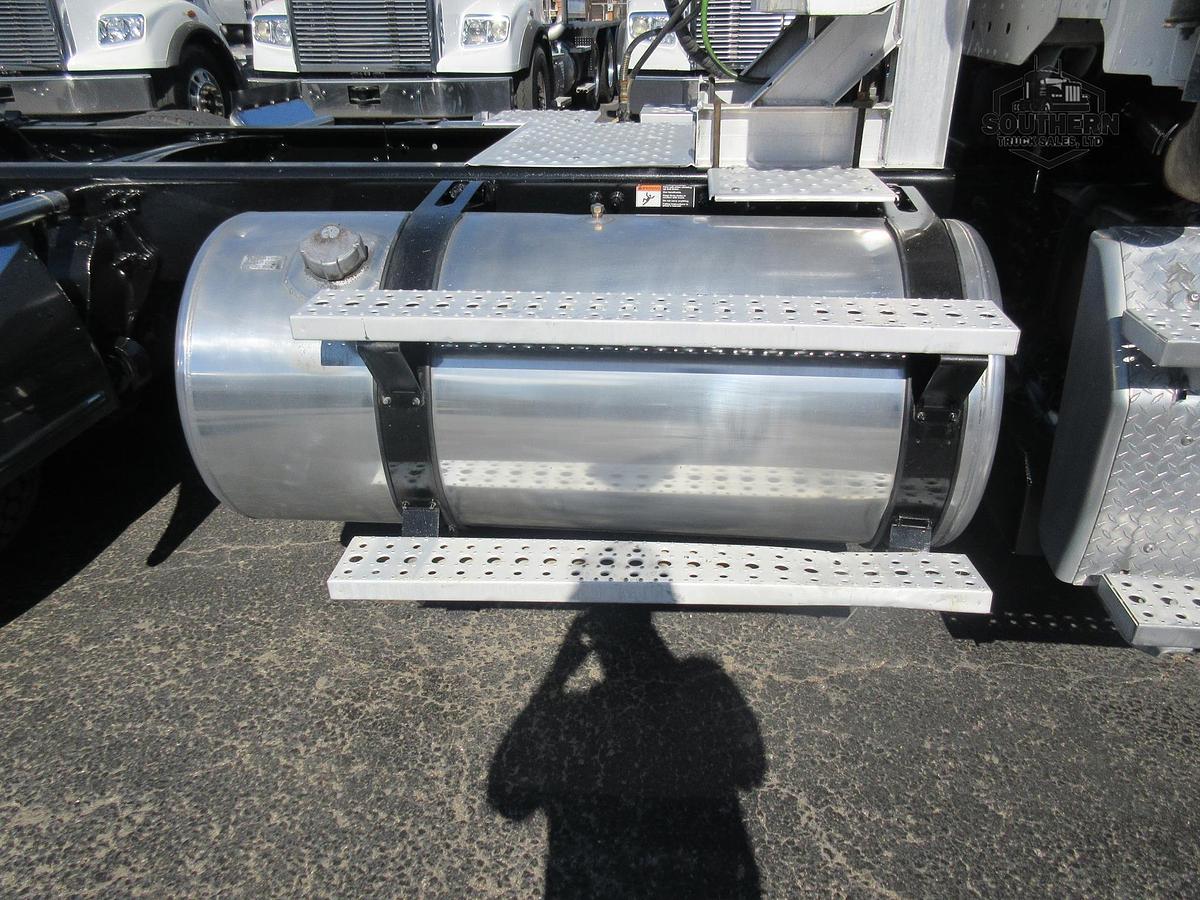 Used 2019 FREIGHTLINER 122SD