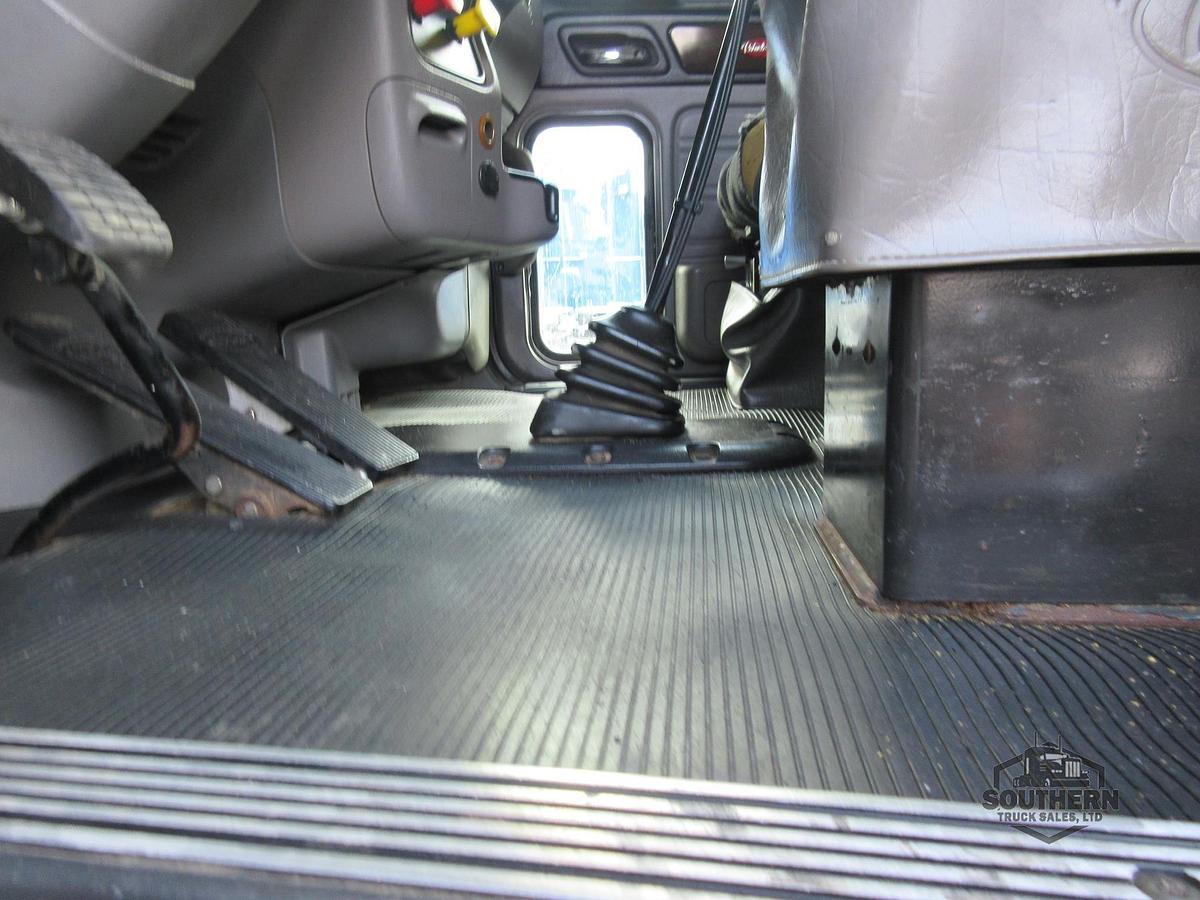 Used 2016 PETERBILT 389