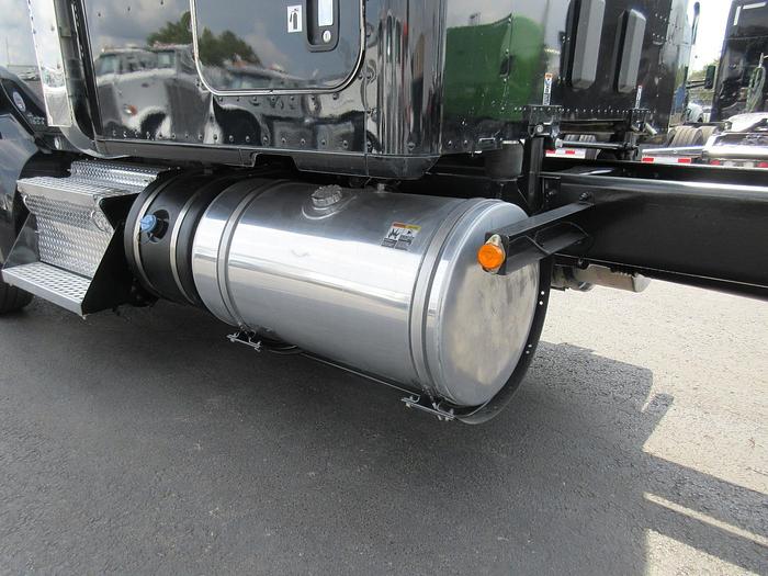 Used 2021 KENWORTH T880