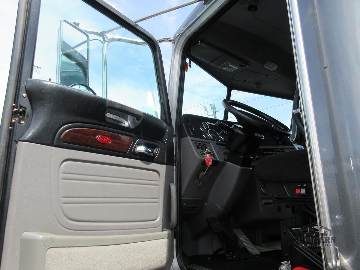 Used 2022 PETERBILT 389