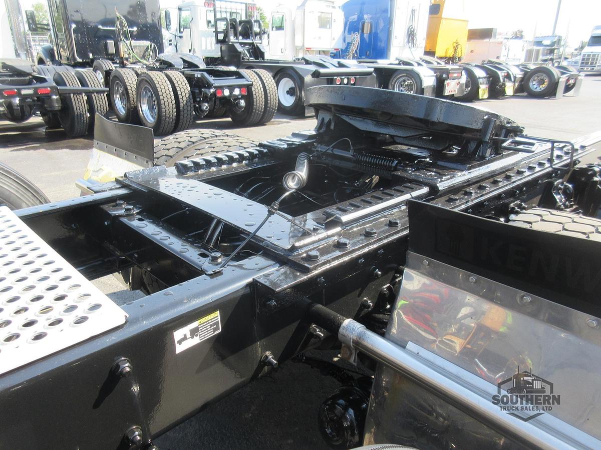 Used 2023 KENWORTH T880