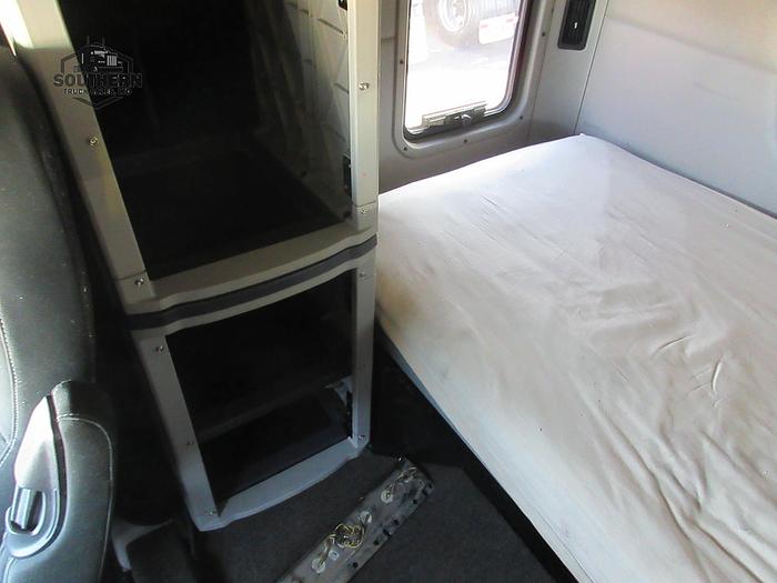 Used 2020 PETERBILT 567