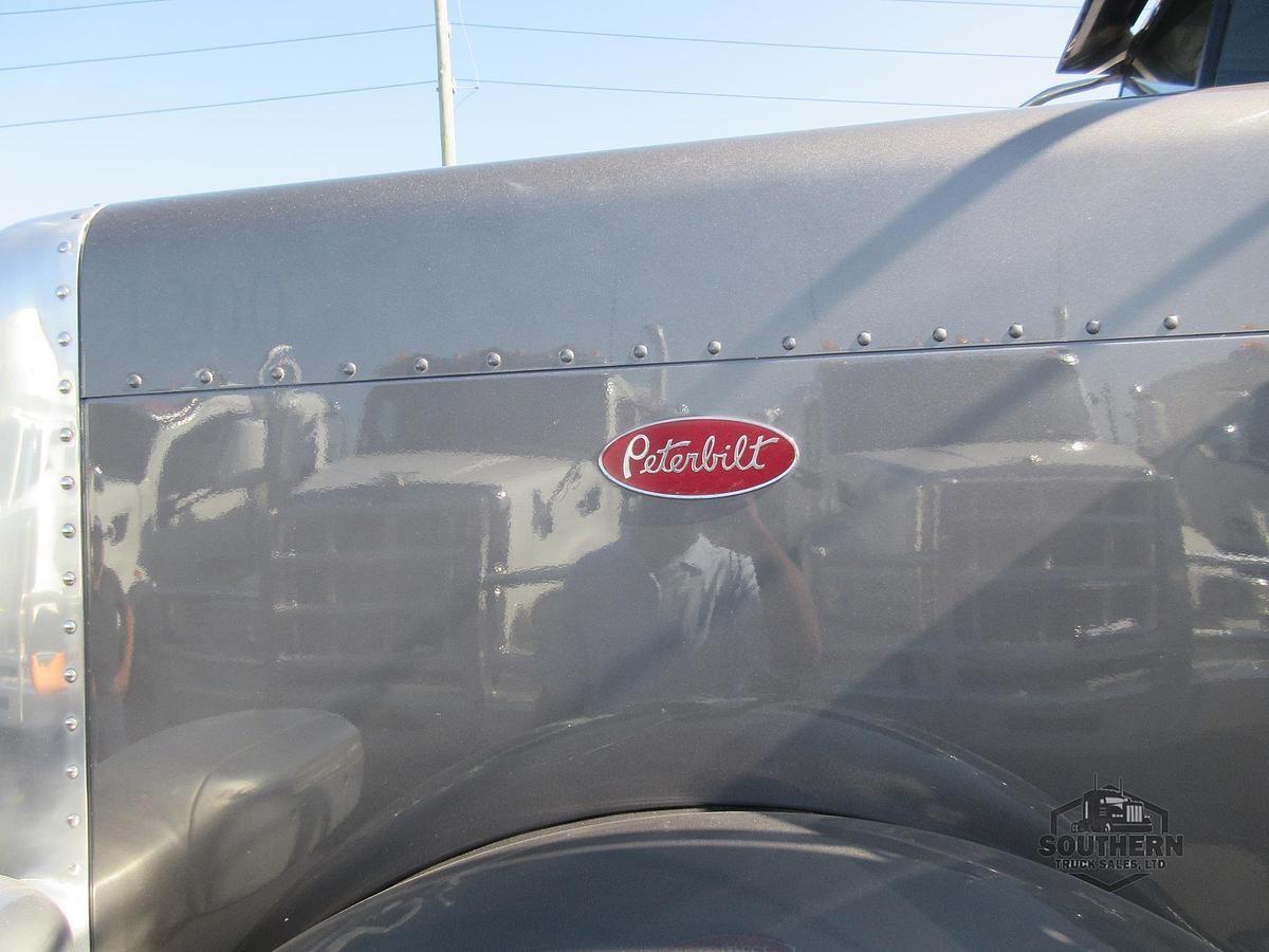 Used 2022 PETERBILT 389
