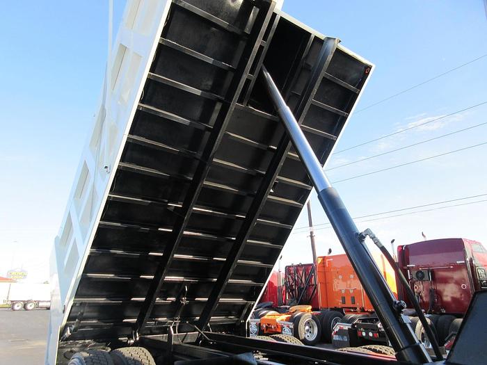 Used 2017 FREIGHTLINER CASCADIA 113