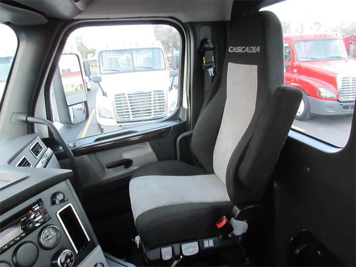 Used 2019 FREIGHTLINER CASCADIA 126