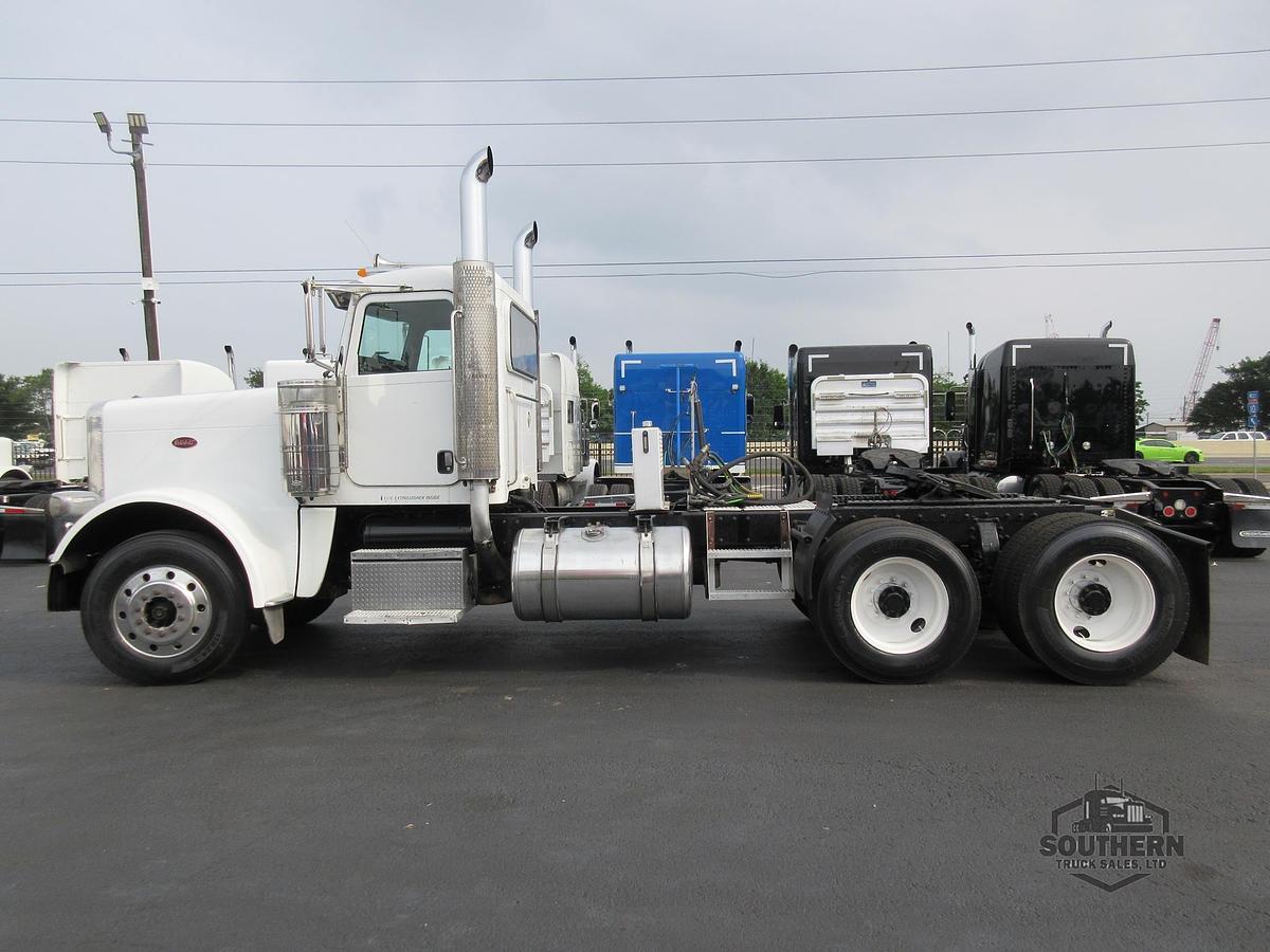 Used 2011 PETERBILT 388