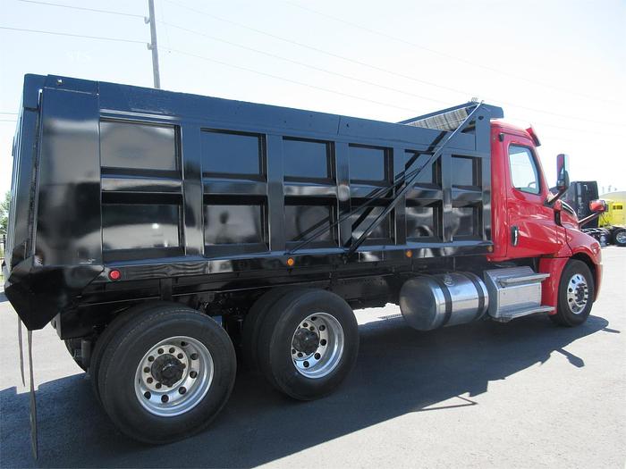 Used 2019 FREIGHTLINER CASCADIA 126