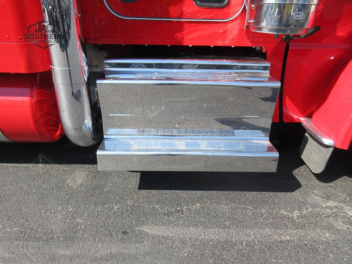 Used 2022 PETERBILT 389