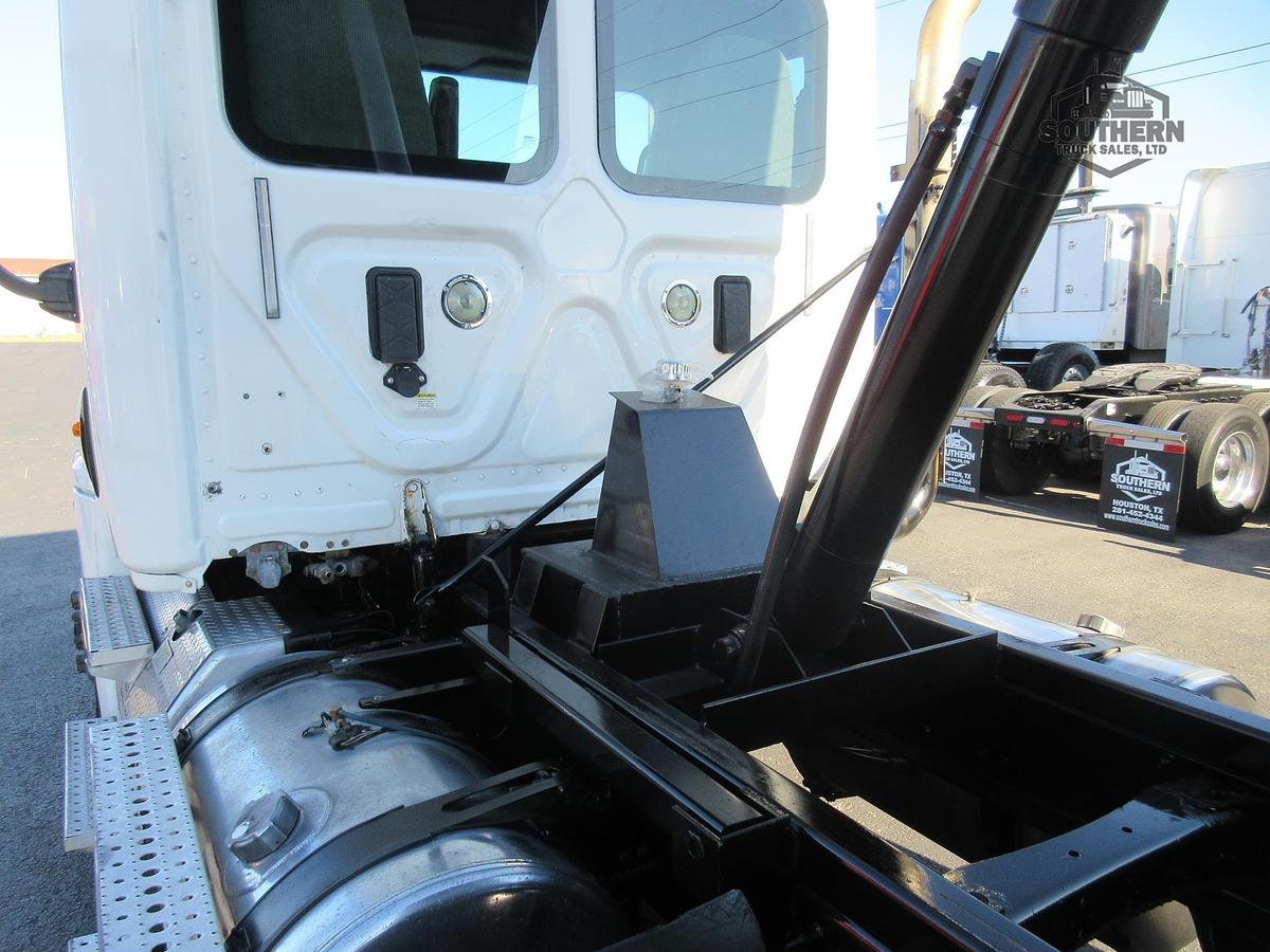 Used 2017 FREIGHTLINER CASCADIA 125