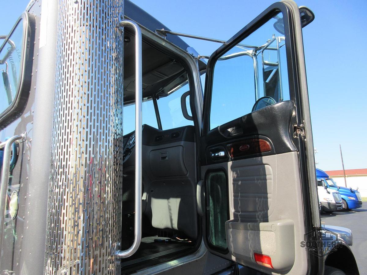 Used 2022 PETERBILT 389