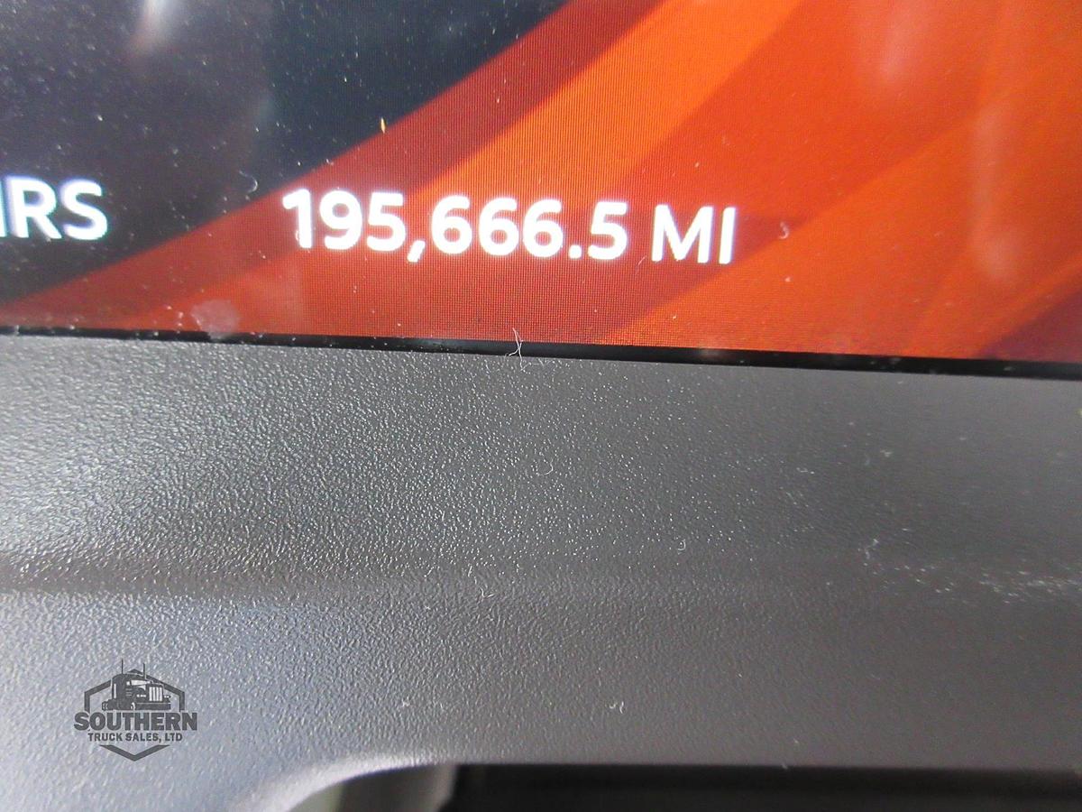 Used 2023 PETERBILT 567