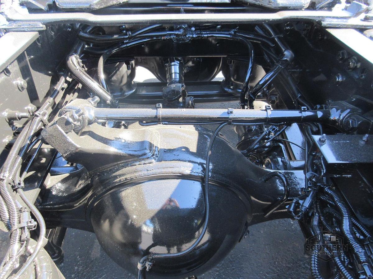 Used 2019 FREIGHTLINER 122SD