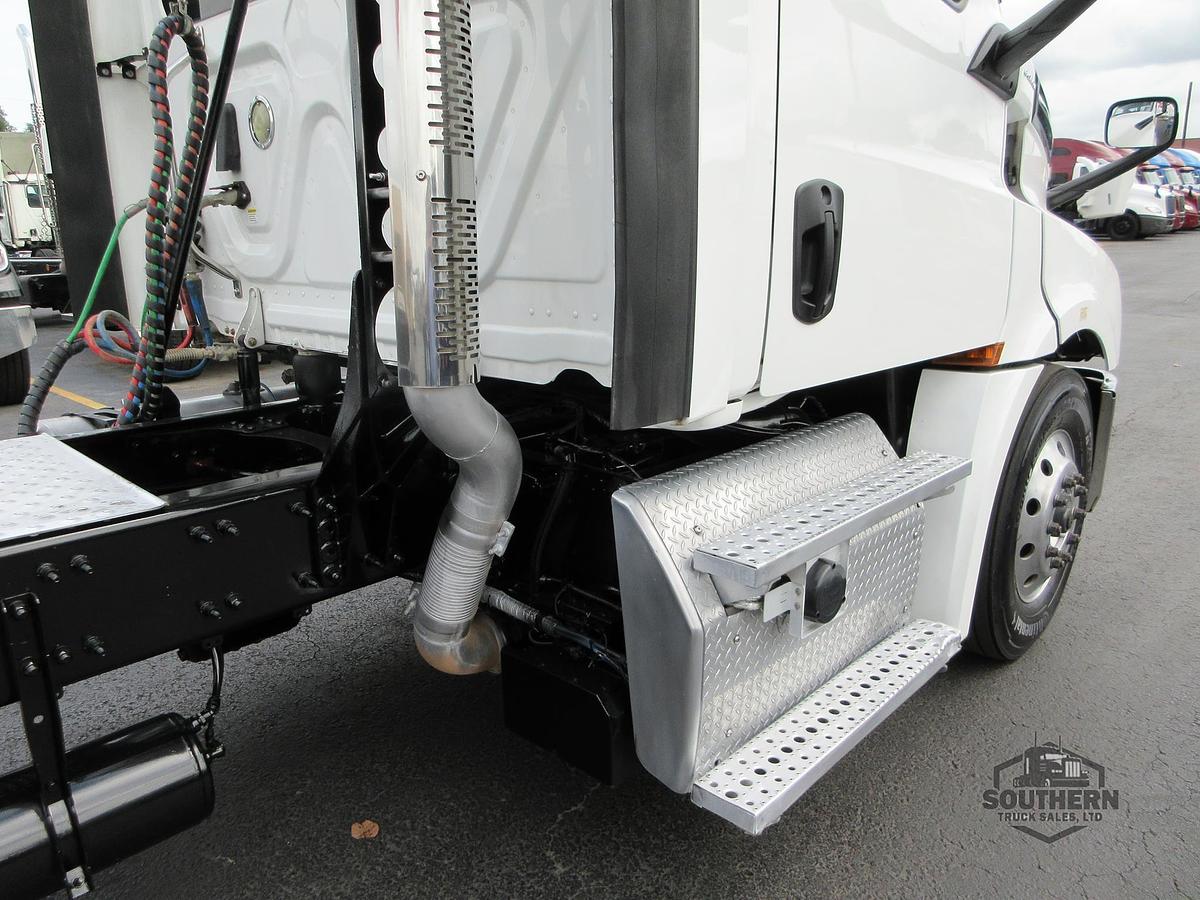 Used 2019 FREIGHTLINER CASCADIA 126