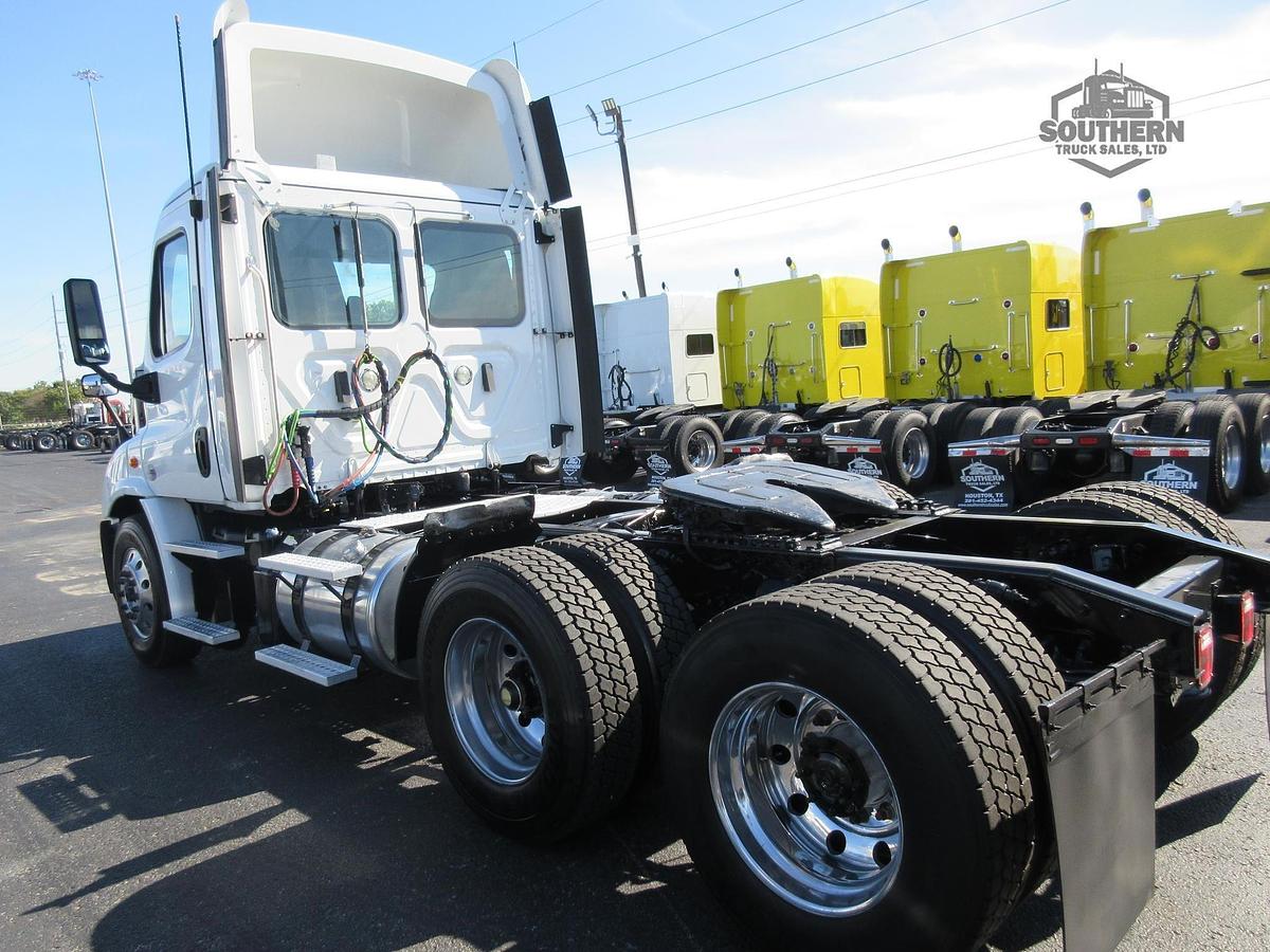 Used 2018 FREIGHTLINER CASCADIA 113