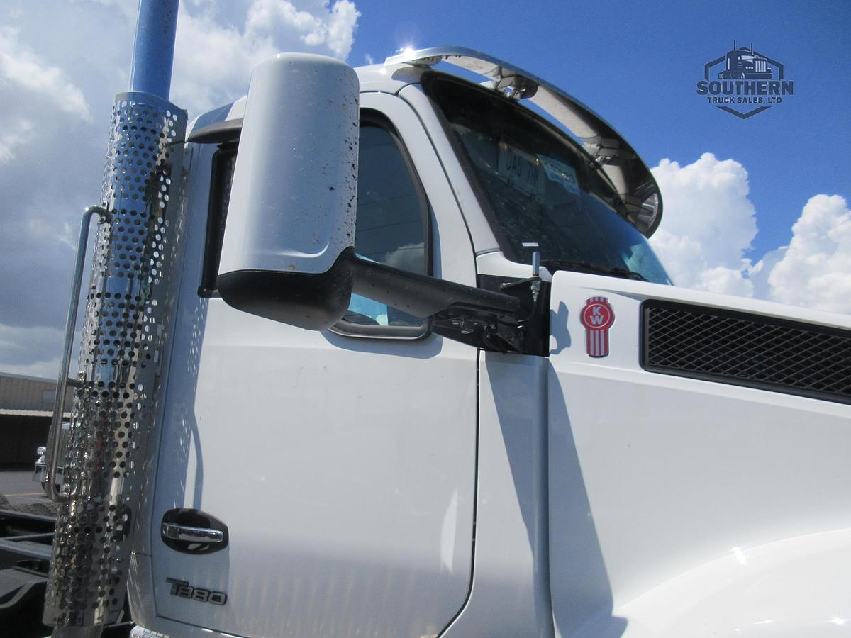 2025 KENWORTH T880