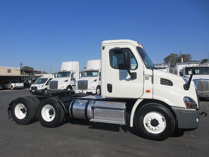 Used 2017 FREIGHTLINER CASCADIA 113