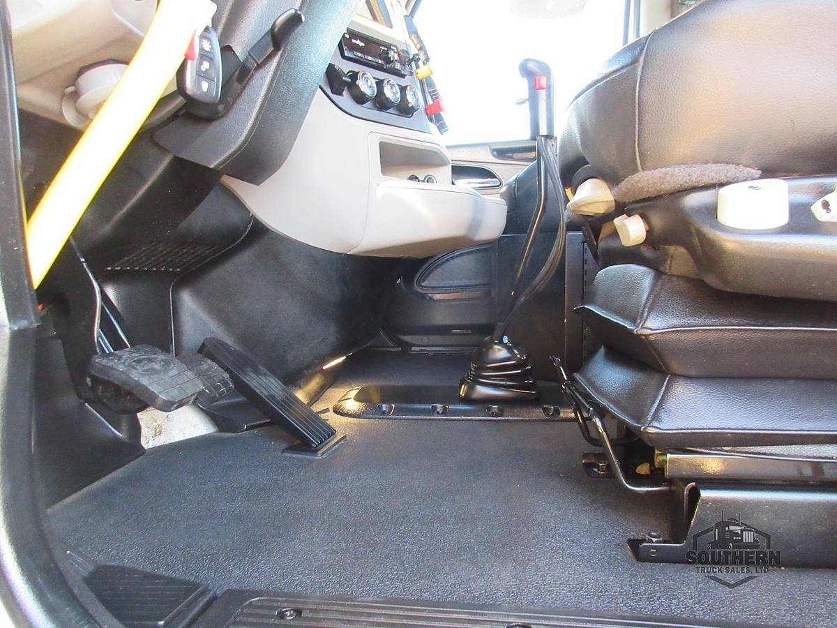 Used 2022 PETERBILT 567