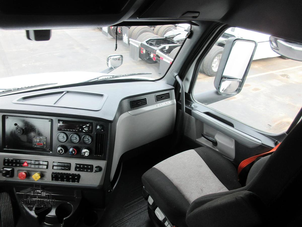 Used 2019 FREIGHTLINER CASCADIA 126