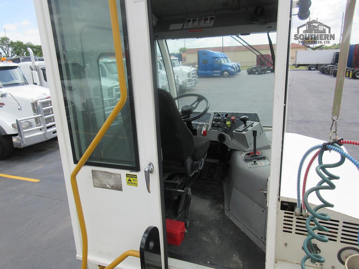 Used 2022 AUTOCAR XSPOTTER ACTT
