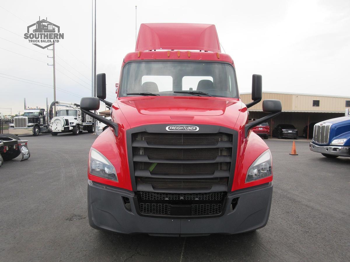 Used 2019 FREIGHTLINER CASCADIA 126
