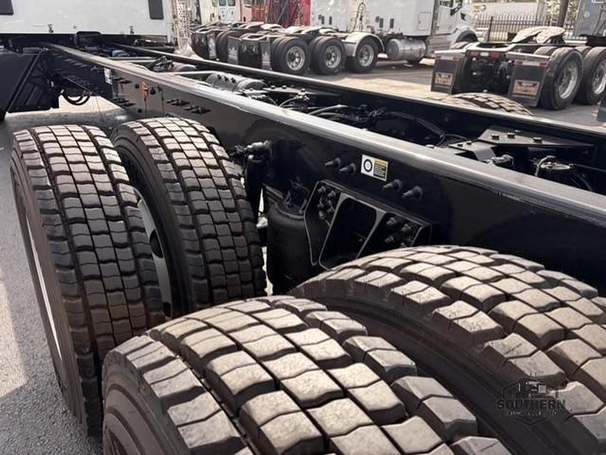Used 2025 KENWORTH T880