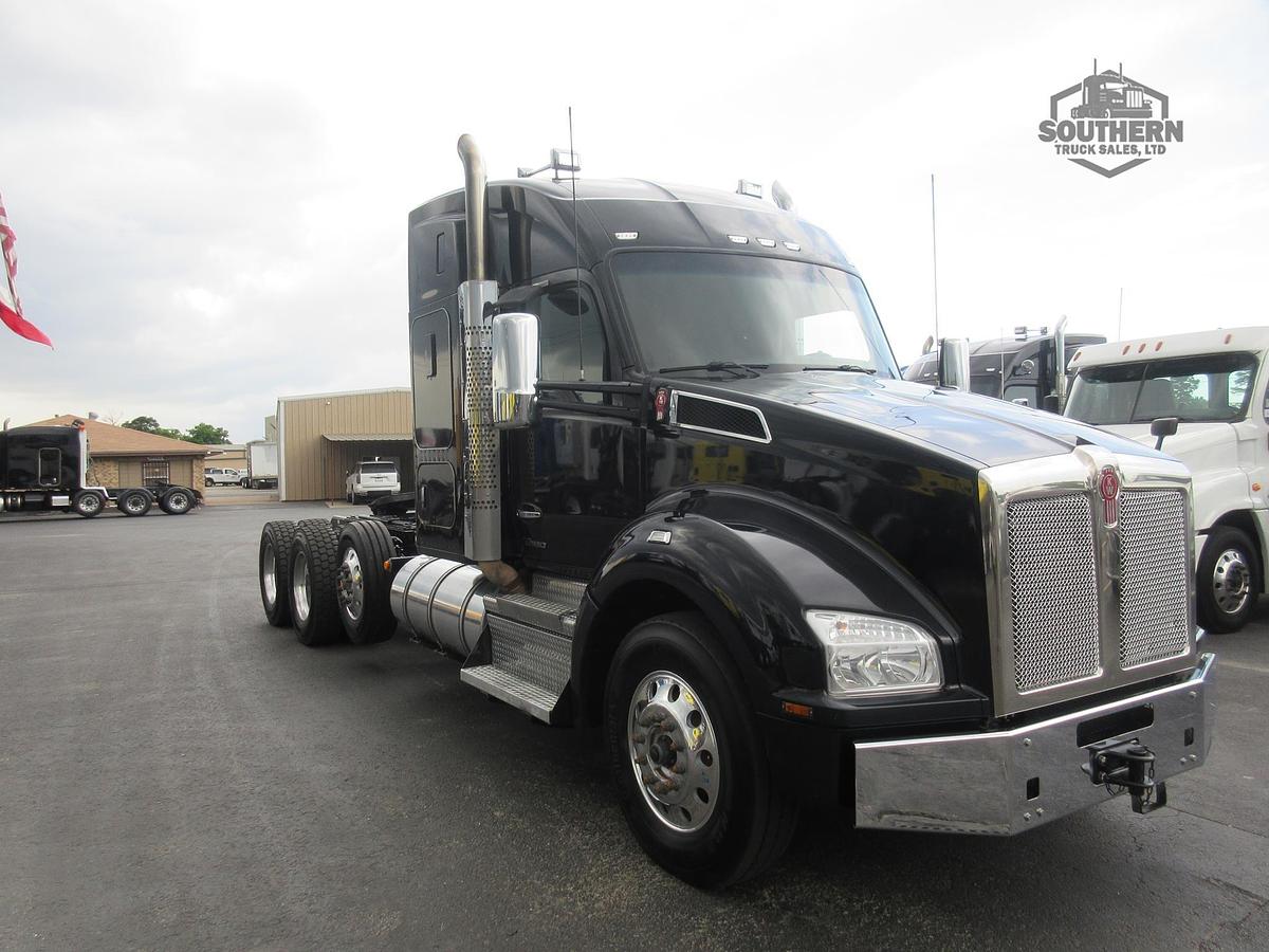 Used 2023 KENWORTH T880