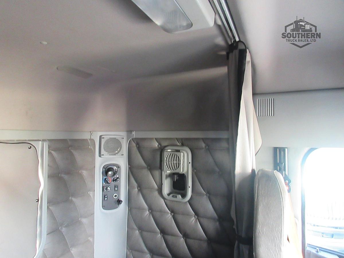Used 2019 FREIGHTLINER 122SD