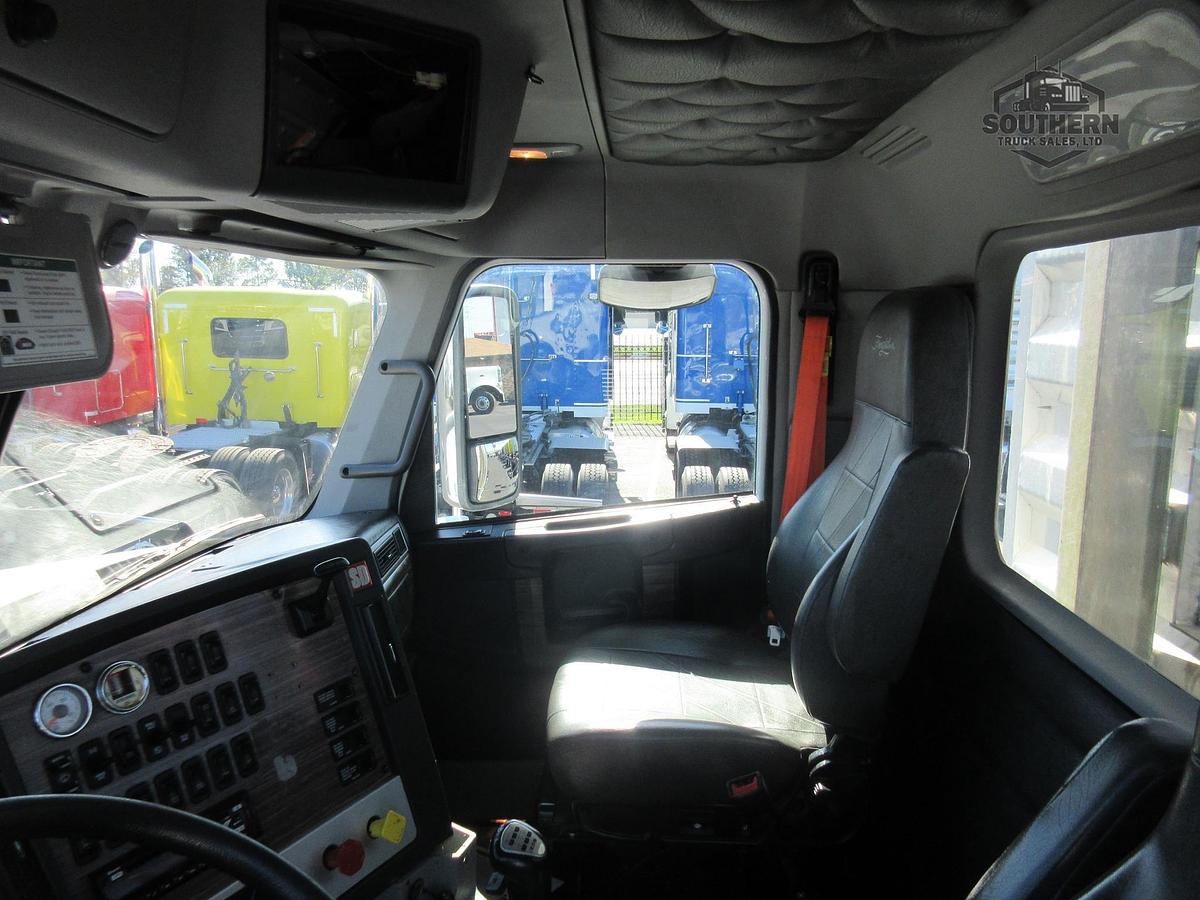 Used 2019 FREIGHTLINER 122SD