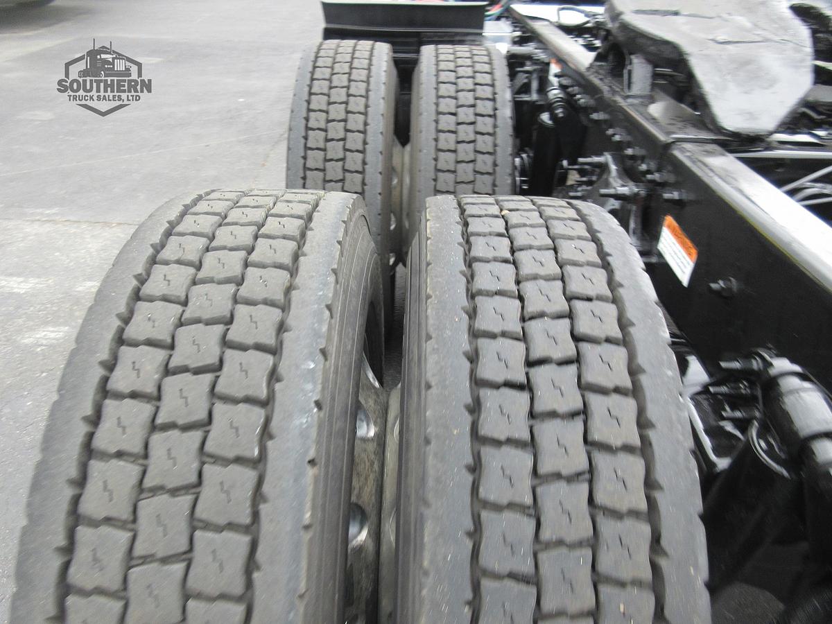 Used 2019 FREIGHTLINER CASCADIA 126