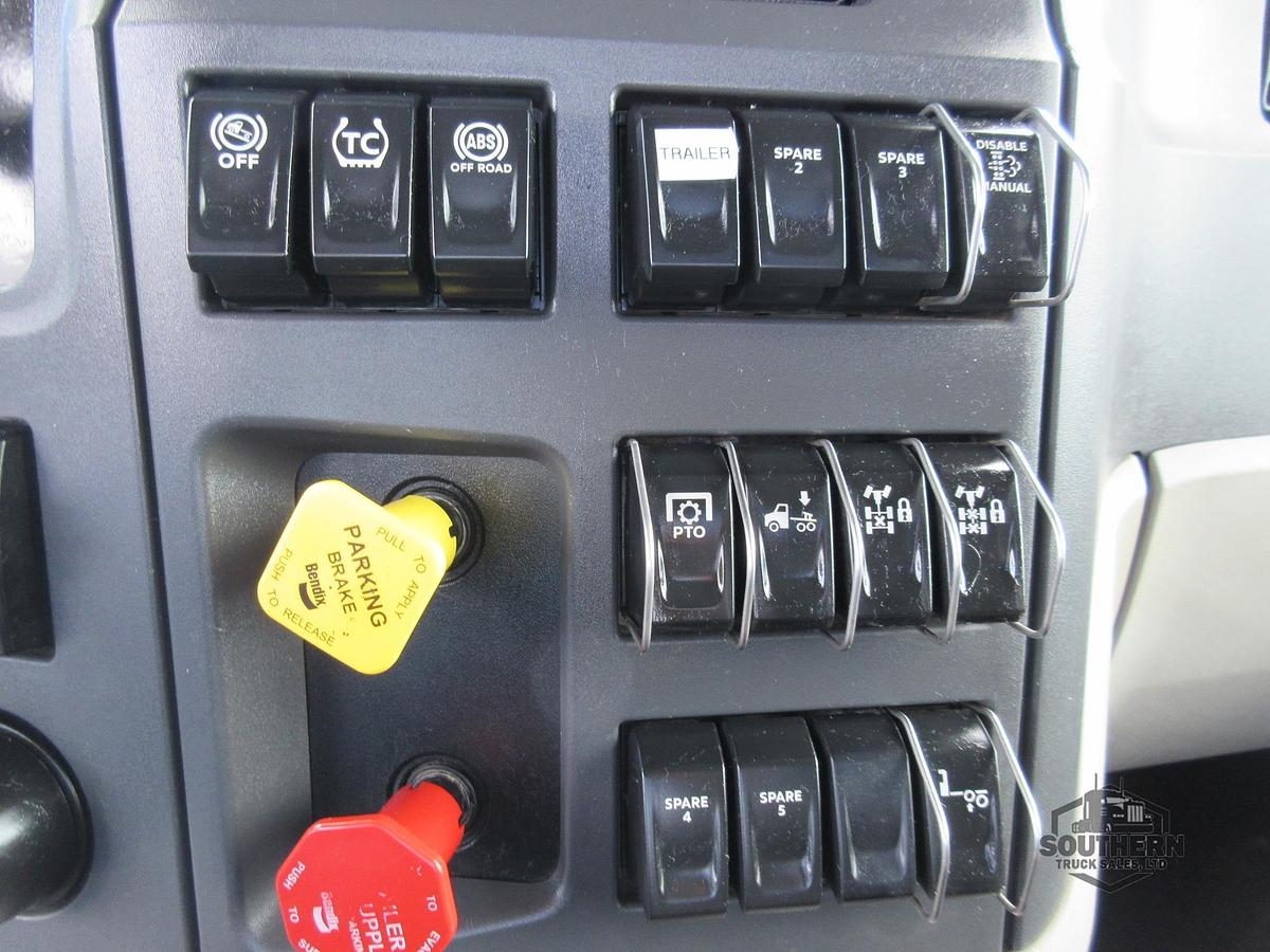 Used 2025 PETERBILT 567