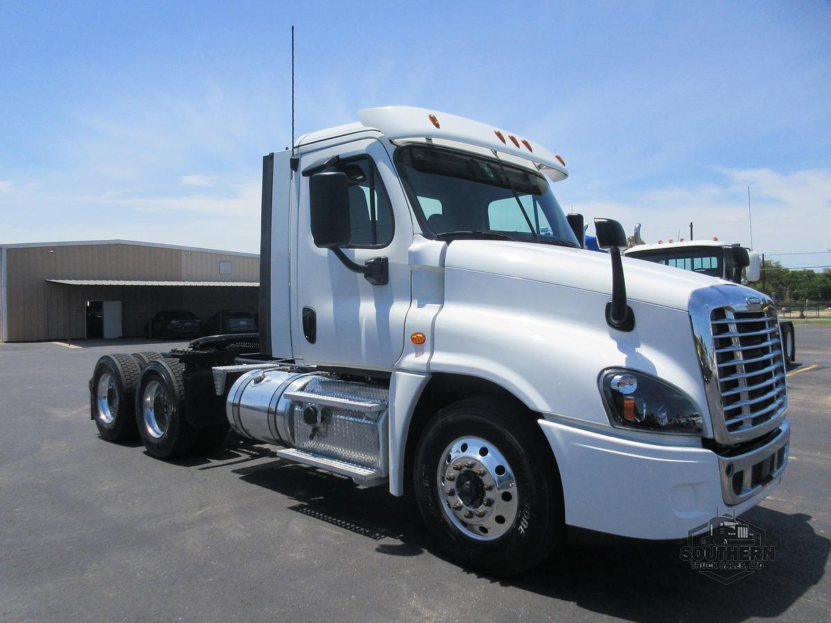 Used 2018 FREIGHTLINER CASCADIA 125