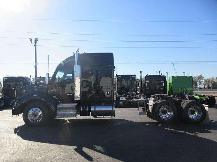 Used 2021 KENWORTH T880