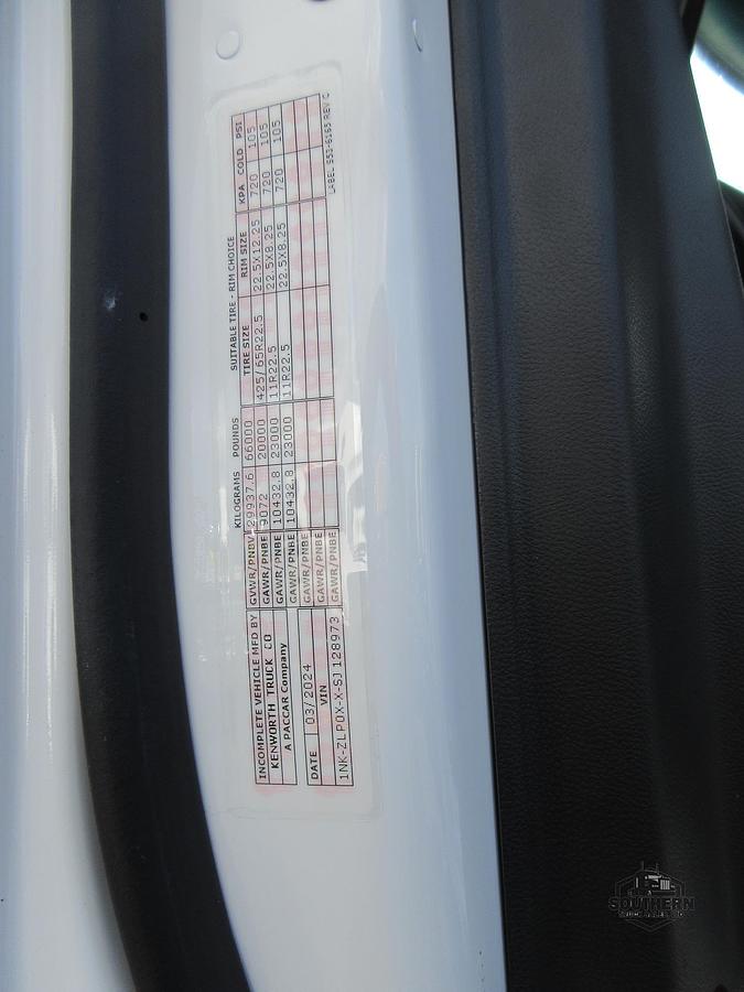 2025 KENWORTH T880