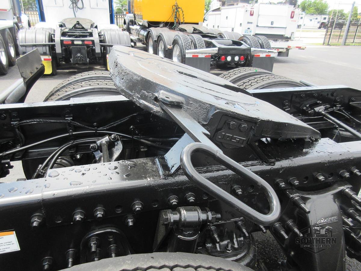 Used 2019 FREIGHTLINER CASCADIA 126