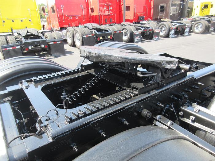 Used 2015 PETERBILT 389